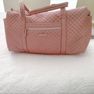 Beautiful Rose Quartz Vera Bradley bag ✨ SOLD